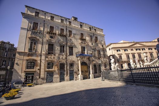 Piazza Pretoria, also called Piazza della Vergogna, is located on the edge of the Kalsa district, near the corner of the Cassaro with Via Maqueda