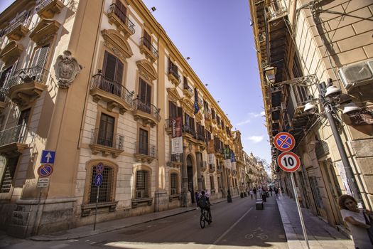 I Quattro Canti, or piazza Villena, or Ottagono del Sole, or Teatro del Sole, is the name of an octagonal square at the intersection of the two main roads of Palermo: the Via Maqueda and the Cassaro, today Via Vittorio Emanuele, in the middle about their length