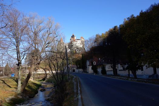 Autumn trips through the Bran-Rucăr corridor
Bran Castle in the light of autumn, history and legends.