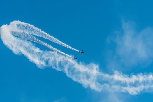 Démonstration des 9 alphajets de la patrouille de France lors d'un meeting aérien