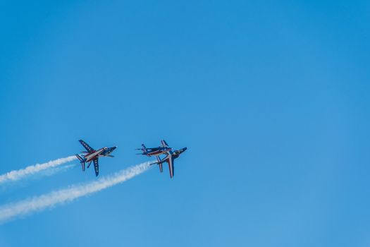 Démonstration des 9 alphajets de la patrouille de France lors d'un meeting aérien