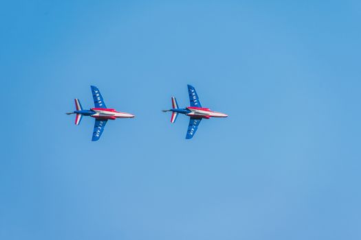 Démonstration des 9 alphajets de la patrouille de France lors d'un meeting aérien