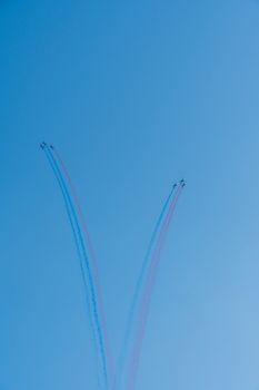 Démonstration des 9 alphajets de la patrouille de France lors d'un meeting aérien