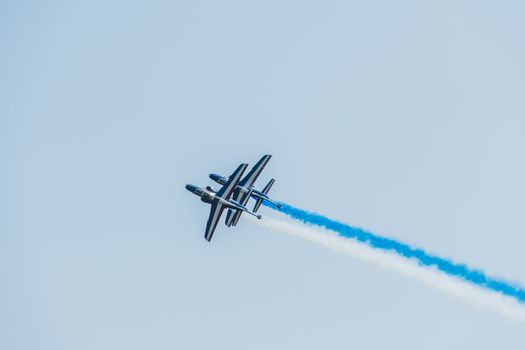 Démonstration des 9 alphajets de la patrouille de France lors d'un meeting aérien