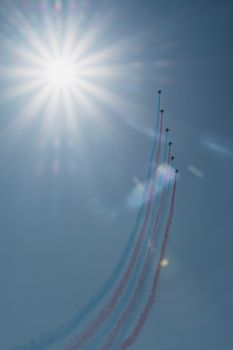 Démonstration des 9 alphajets de la patrouille de France lors d'un meeting aérien