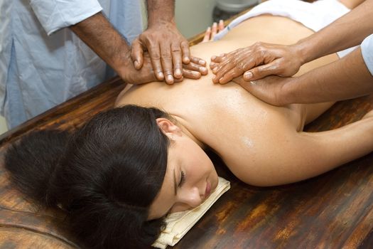 
indian ayurvedic oil body massage