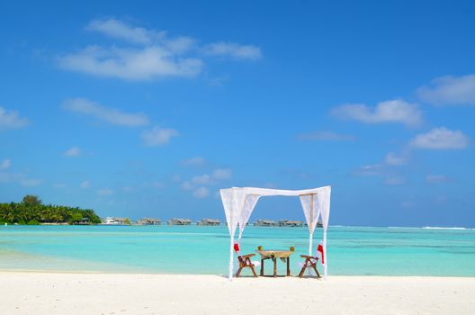  romantic luxury lunch setting at tropical beach in Maldives