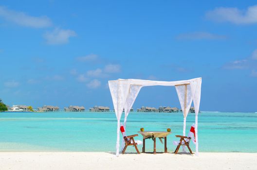  romantic luxury lunch setting at tropical beach in Maldives