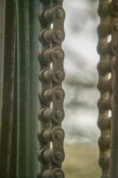 detail of an industrial chain used to transmit strength and effort of great proportions in weight lifting machines.