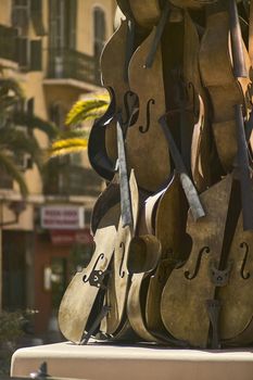 Craft sculpture made with violin parts shot vertically, sculpture is located in Nice.