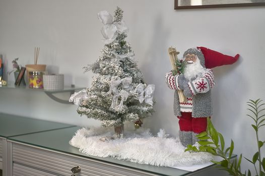 Office decorated with Christmas decorations during the Christmas period: a Christmas tree and a statue of Santa Claus.