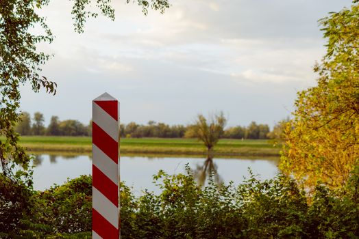 Polish border post splitting from Germany through Odra river