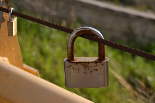 Love in a padlock, in a chain to perpetuate it, so that it is