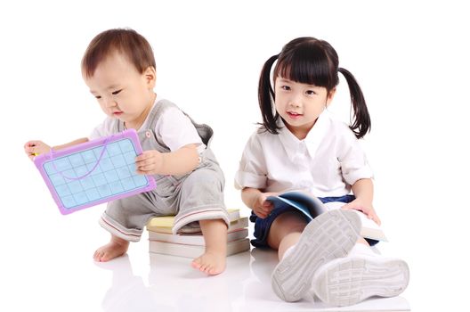 Asian kids sitting on the floor,reading books