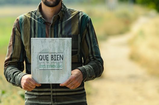 Young man holding a message, fortunately you were just there, in the middle