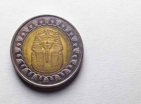 reverse side of the Egyptian pound coin with the image of the Sphinx