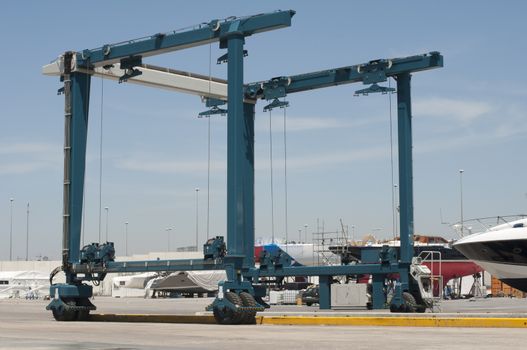 Crane to move yachts on marina