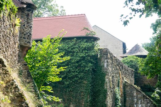 Czocha Castle - a defensive border castle located in the town of Sucha (Czocha), Leśna commune, at the Leśniański Lagoon on Kwisa in the Polish part of Upper Lusatia. The original name was probably Czajków (1329: castrum Caychow), before 1945 Tzschoch.