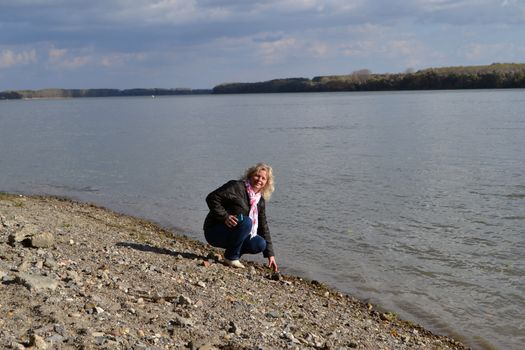 Autumn breaths on the Danube River.
The forests on the banks are fantastic.
Come see this fall on your travels