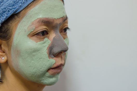 Asian women make beautiful facial skin with a facial mask.