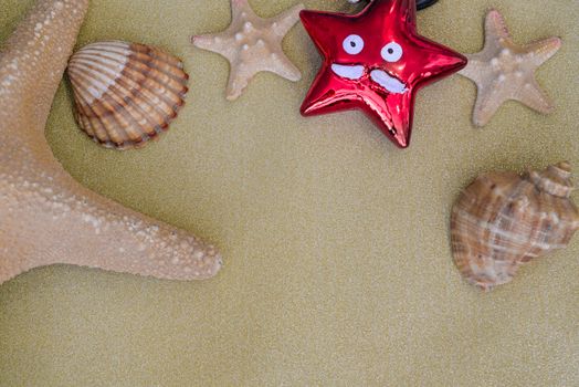 Christmas decorations and Christmas toys combined with sea stars and shells