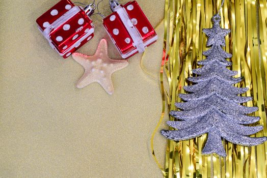 Christmas decorations and Christmas toys combined with sea stars and shells