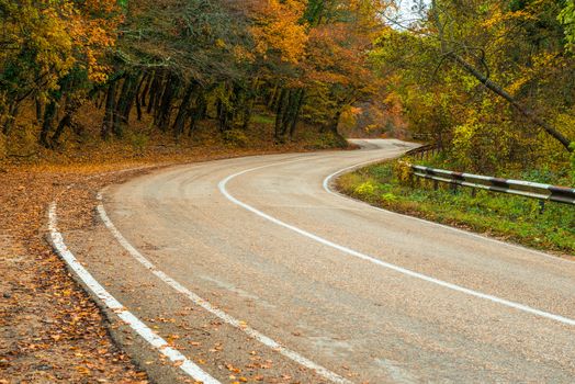 Dangerous turns in the mountains, photography in the autumn