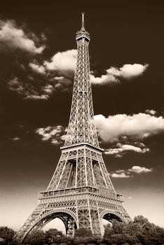 landscape of the Eiffel Tower in Paris