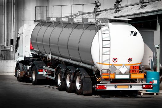 Tanker used for the transport of solvent
