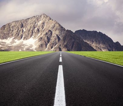 a long road for the mountain