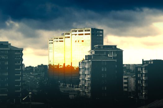 a Skyline of the city waiting for the thunderstorm