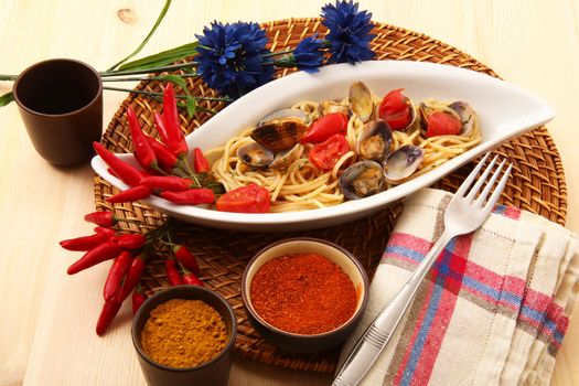 original italian spaghetti with clams