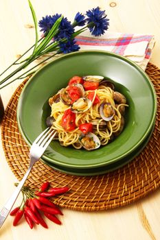 original italian spaghetti with clams