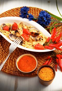 original italian spaghetti with clams