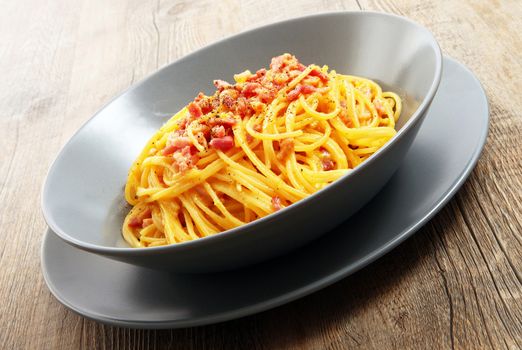 original italian spaghetti with carbonara sauce