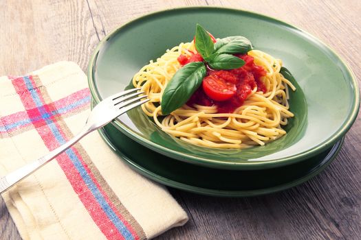 iitalian spaghetti with basil and tomato