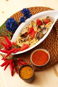 original italian spaghetti with clams