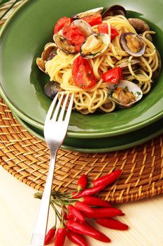 original italian spaghetti with clams