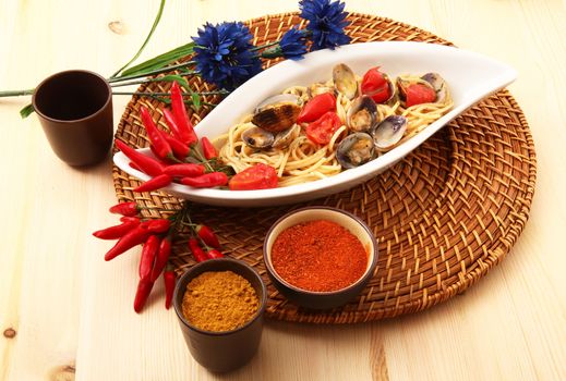 original italian spaghetti with clams