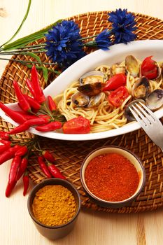 original italian spaghetti with clams