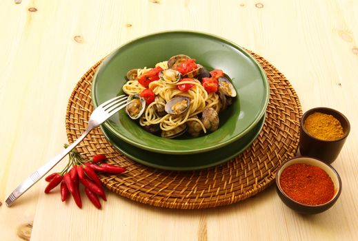 original italian spaghetti with clams