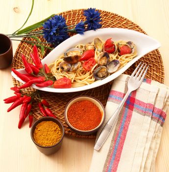 original italian spaghetti with clams