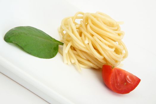 iitalian spaghetti with basil and tomato