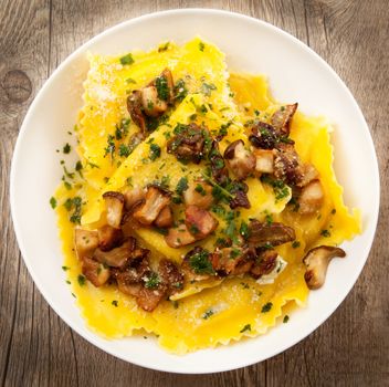 original italian tortelloni with mushroom