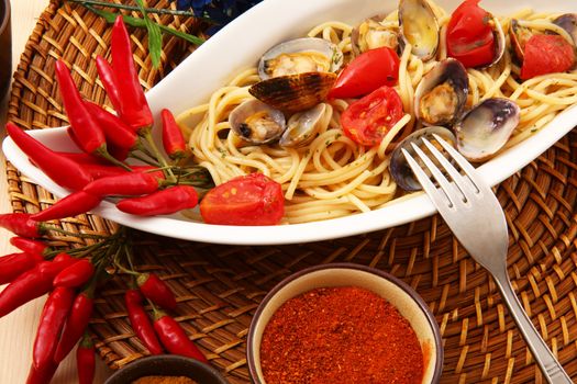 original italian spaghetti with clams