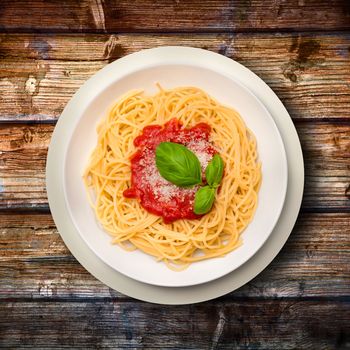 iitalian spaghetti with basil and tomato