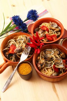 original italian spaghetti with clams