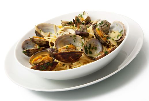 italian spaghetti with clams and mushroom