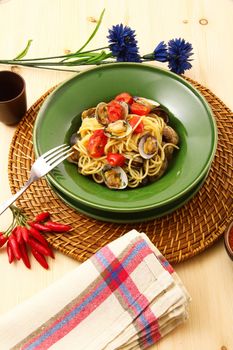 original italian spaghetti with clams