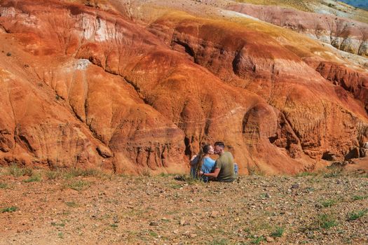 Kissing man and woman in Valley of Mars landscapes in the Altai Mountains, Kyzyl Chin, Siberia, Russia
